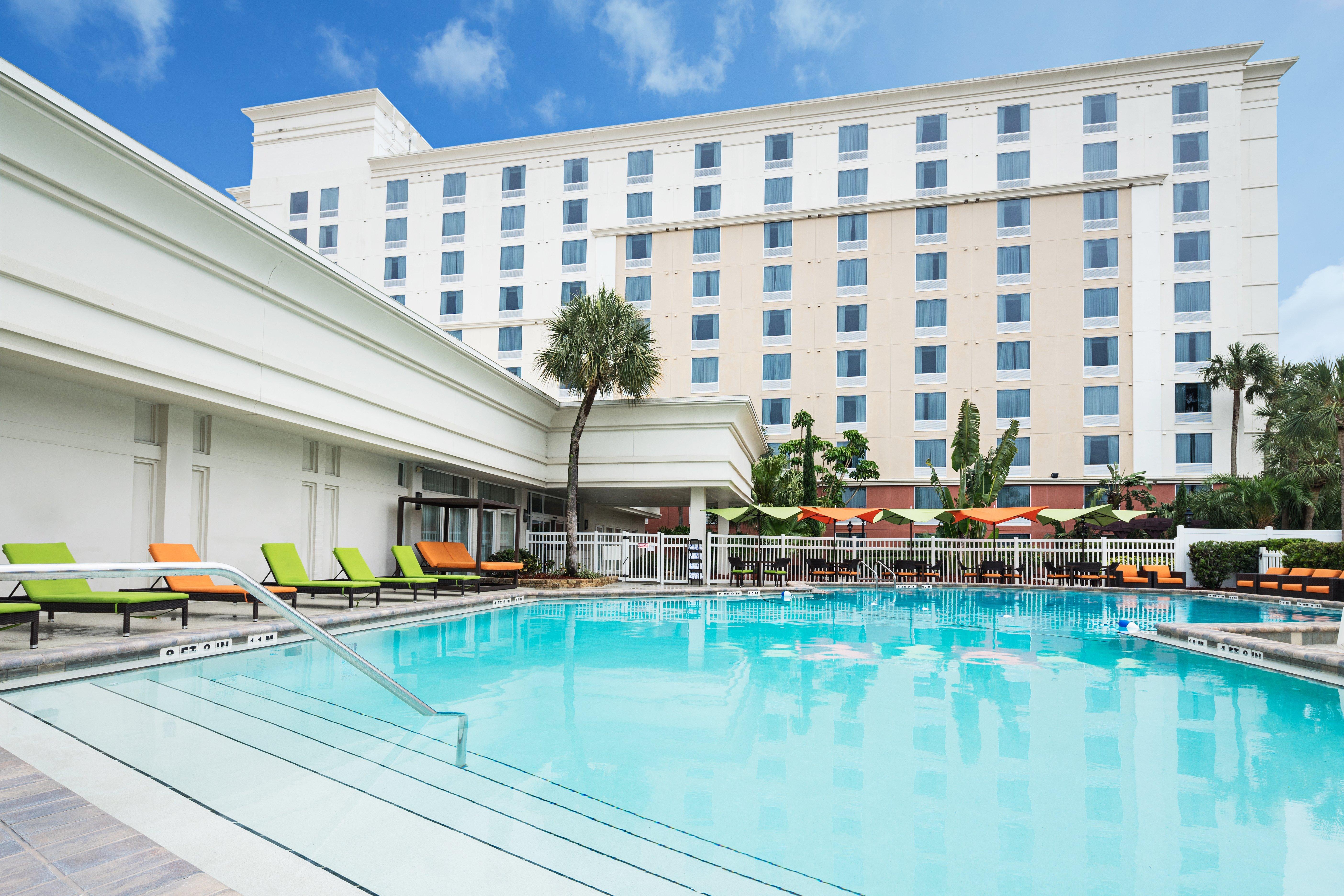 Holiday Inn & Suites Across From Universal Orlando By Ihg Exterior foto